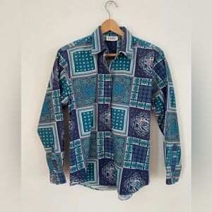 Vintage Men's Teal and Navy Geometric Shirt medium